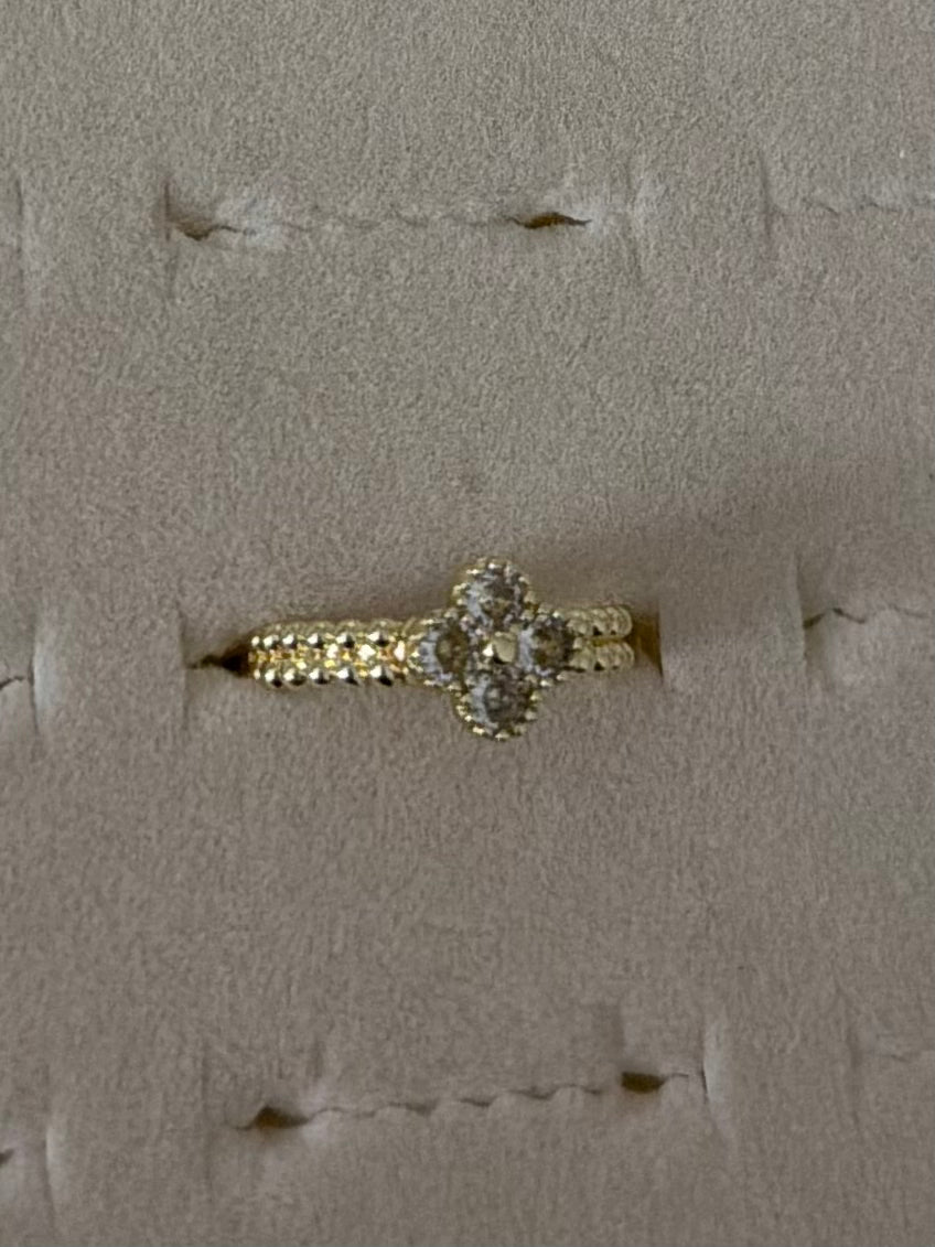 Dainty Clover Ring